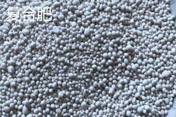 复合肥和掺混肥的区别，复合肥是由化学或混合方式制成、掺混肥是通过简单的机械混合所制成