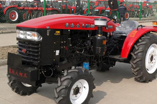 拖拉机起动前的注意事项,首先要检查是否有三漏现象