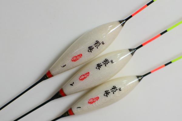 钓鱼怎么看漂，鱼漂缓缓下沉、漂尾上下跳动表示有鱼咬钩