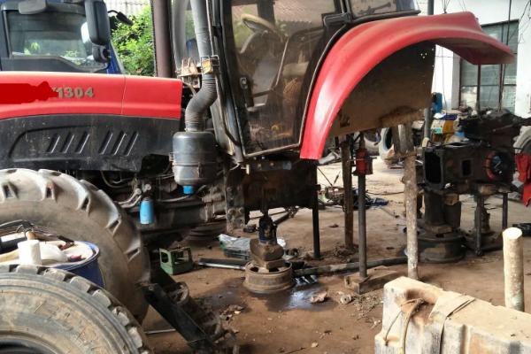 维修中型拖拉机要注意什么,离合器结合不平稳要更换摩擦片