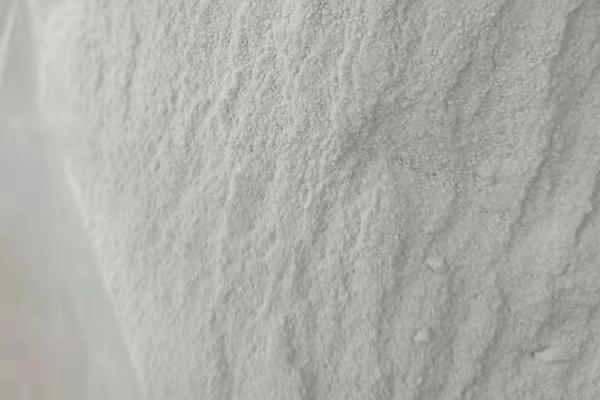 猪圈用什么东西消毒杀菌,可使用草木灰、漂白粉、生石灰等物质