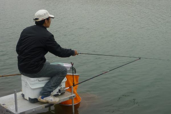 钓鱼秒切子线什么意思，是指子线在进入水中时鱼立刻脱钩