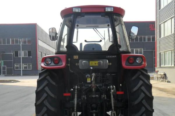 新购大中型拖拉机如何磨合与维护，启动发动机后要怠速运转5分钟