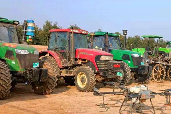 新购大中型拖拉机如何磨合与维护，启动发动机后要怠速运转5分钟