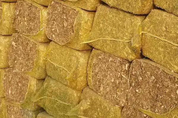 黄储玉米秸秆方法，需要随割随运随贮