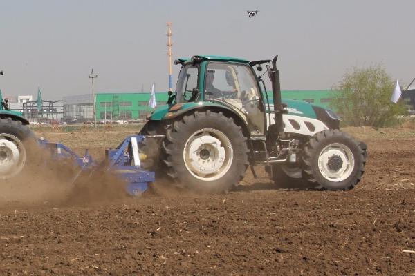 拖拉机的使用和维护,检查发动机有无漏水、漏油和漏气现象