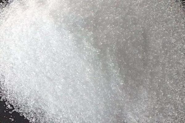 磷酸二氢钾有什么用途,可作为肥料使用、也可作为食品改良添加剂