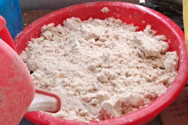 豆腐渣喂鸡有营养吗，有营养但不可以直接喂鸡