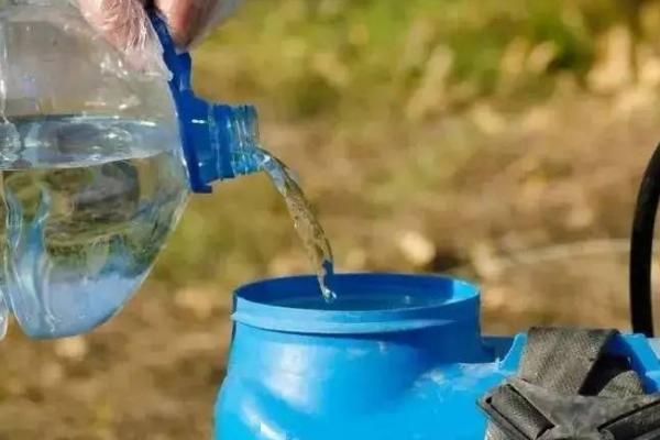 2克70%吡虫啉要兑多少水,一般可兑水20斤