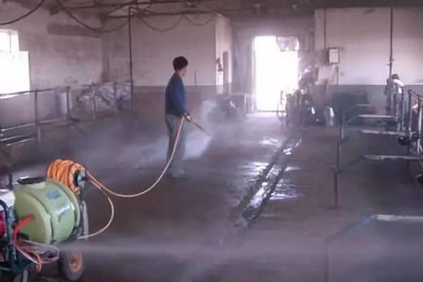 牛舍消毒用什么消毒液，不同消毒液使用范围和使用量有区别