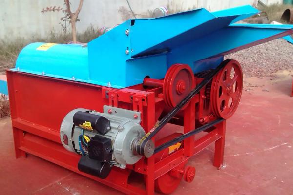 使用玉米自动脱粒机要注意什么,连续作业的时间不能过长