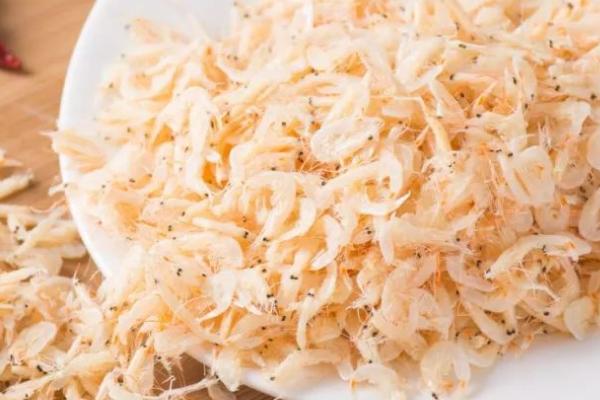 鸡能不能吃虾皮,富含钙元素、可以用来喂鸡