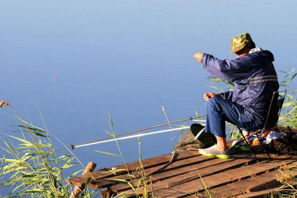 气温18℃左右如何垂钓翘嘴鱼,可将入水口作为钓位