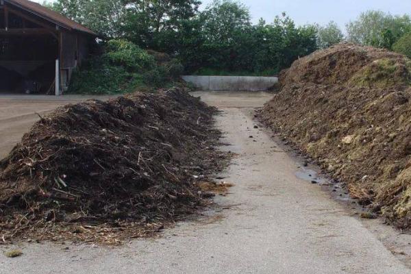 堆沤农家肥要注意什么,需选择背风向阳、交通方便的地方作为堆沤场所