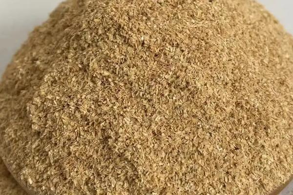 鹅饲料配方表,不同生长阶段的饲料配方不同