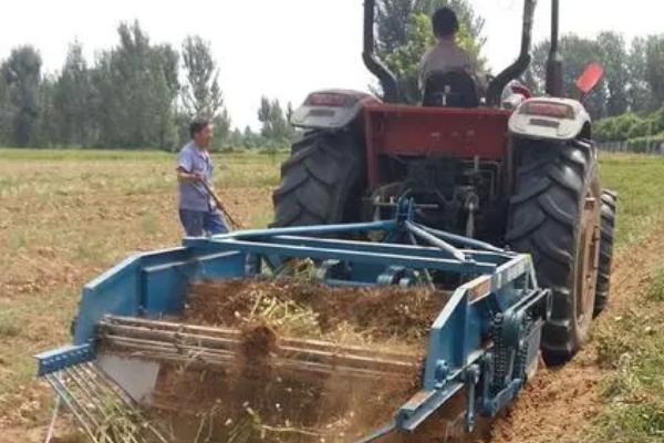 花生收割机的主要分类,分为挖掘铲、收获机、摘果机等