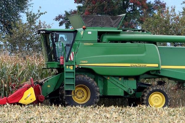 花生收割机的主要分类,分为挖掘铲、收获机、摘果机等