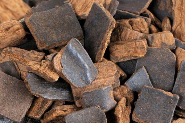 杜仲亩产多少斤，亩产量在1000-2000斤左右