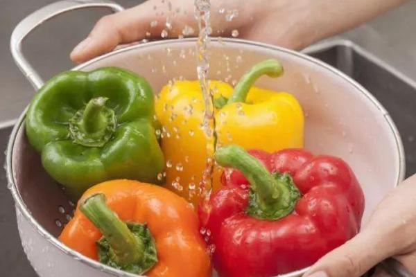 一般农药喷几天可以吃，药效消失的时间长短与季节有关