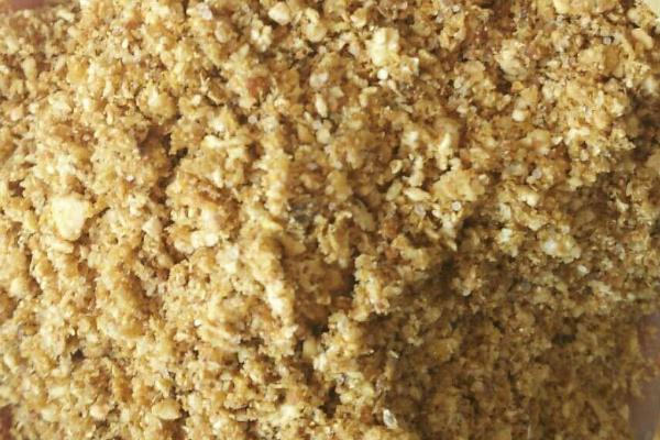 养羊饲料有哪些，包括秸秆、红薯藤、蔬菜叶、麦麸、玉米粉等种类