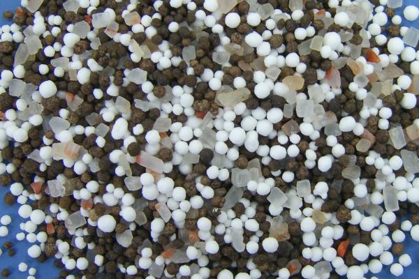 农业生产中哪些肥料不可混用，酸性与碱性肥料不可混用