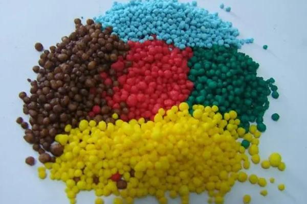 农业生产中哪些肥料不可混用，酸性与碱性肥料不可混用