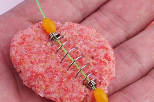 海竿怎么挂钩和铅坠,首先要准备好海竿、主线和鱼钩