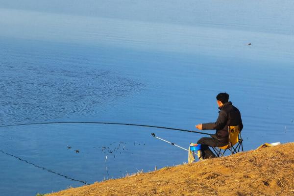 冬天选什么天气钓翘嘴，最好选择下午的3点左右作钓