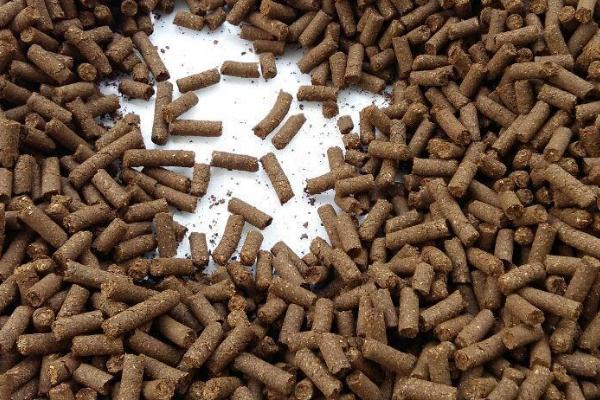 粗灰分在饲料中的作用，是作为控制饲料质量的的一个指标