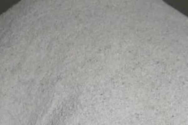 池塘用什么药改底效果比较好，可使用速净剂、沸石粉等水质净化剂
