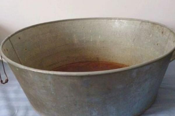 黑法师的叶插方法，配好盆土后再摆放叶插品种