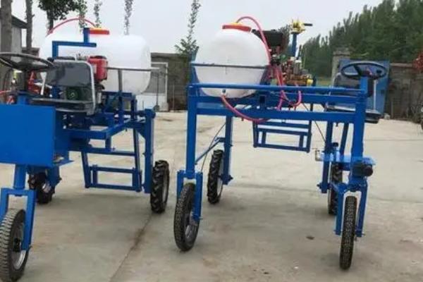 中药材打药机作业时要注意什么，机车要走直走正、停车时要先关闭送药开关
