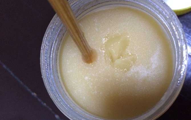 蜂蜜像白猪油是纯的吗