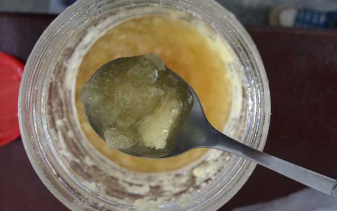喂白糖产的蜂蜜结晶吗