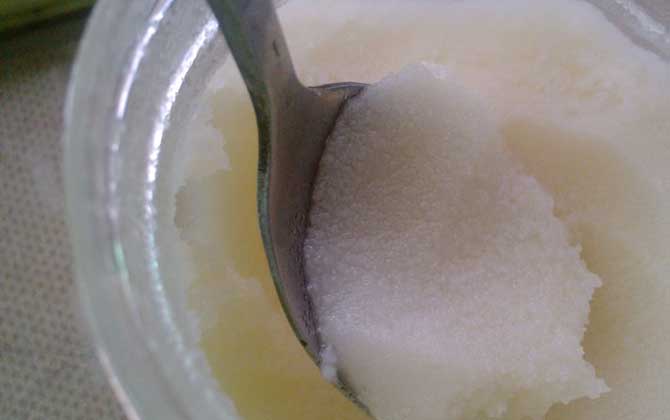 假蜂蜜会结晶变白吗