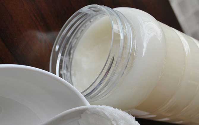 蜂蜜变质是什么样子的蜂蜜有这几个现象，说明蜂蜜已经变质了