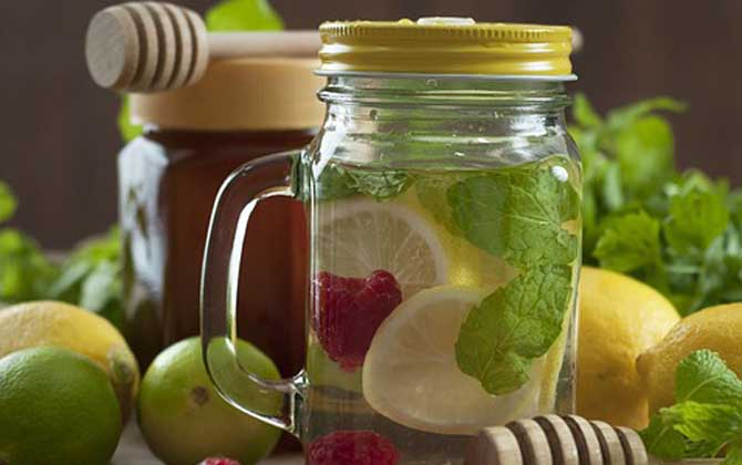 蜂蜜放了五年还能吃吗要看有没有变质，若已变质则不能再食用