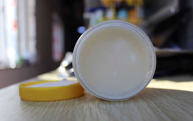 蜂蜜结晶是掺了白糖吗肯定不是，结晶是真蜂蜜固有的物理特性