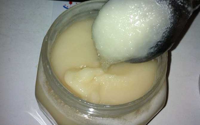 怎么判断蜂蜜过期不能吃了这4种情况不要吃，否则会食物中毒