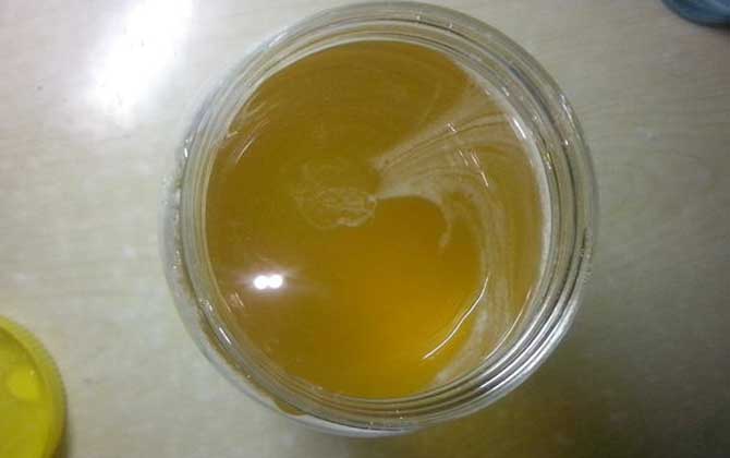 如何判断蜂蜜是否坏了实际上非常简单，变质蜂蜜有这4个特征