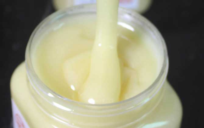 白色蜂蜜像猪油好不好无法确定，但一般情况下质量都不差