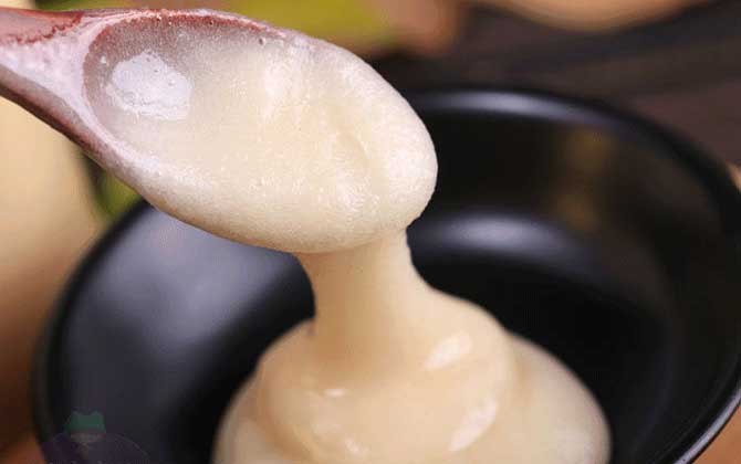 蜂蜜变白色固体能喝吗完全能喝，结晶是蜂蜜固有的物理特性