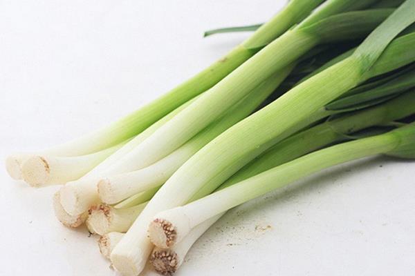 大蒜黄化的原因及防治方法